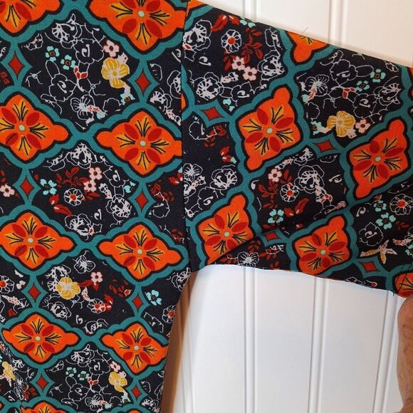 LULAROE Irma Womens Size XL Tunic‎ Top Hi Lo Hem Geometric Simply Comfortable - Picture 4 of 7